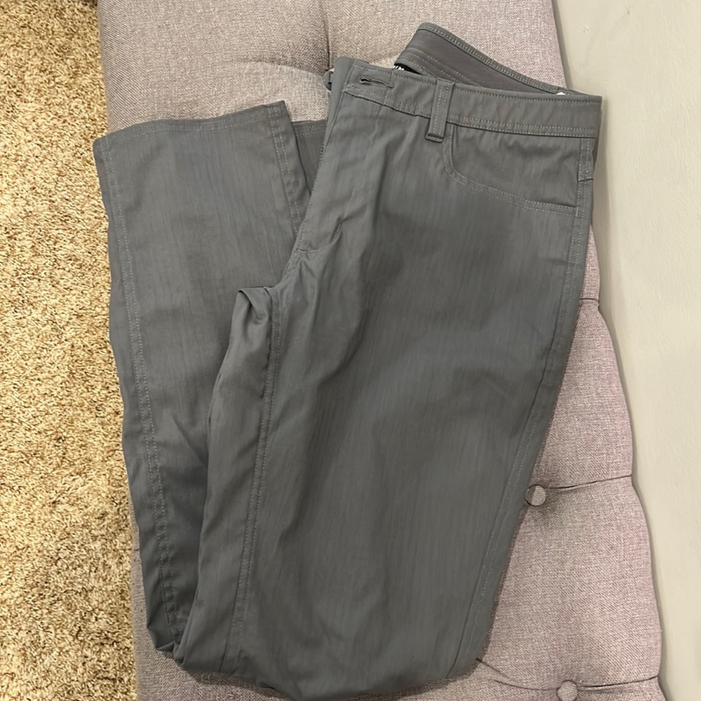 Men’s Under Armor loose golf pant